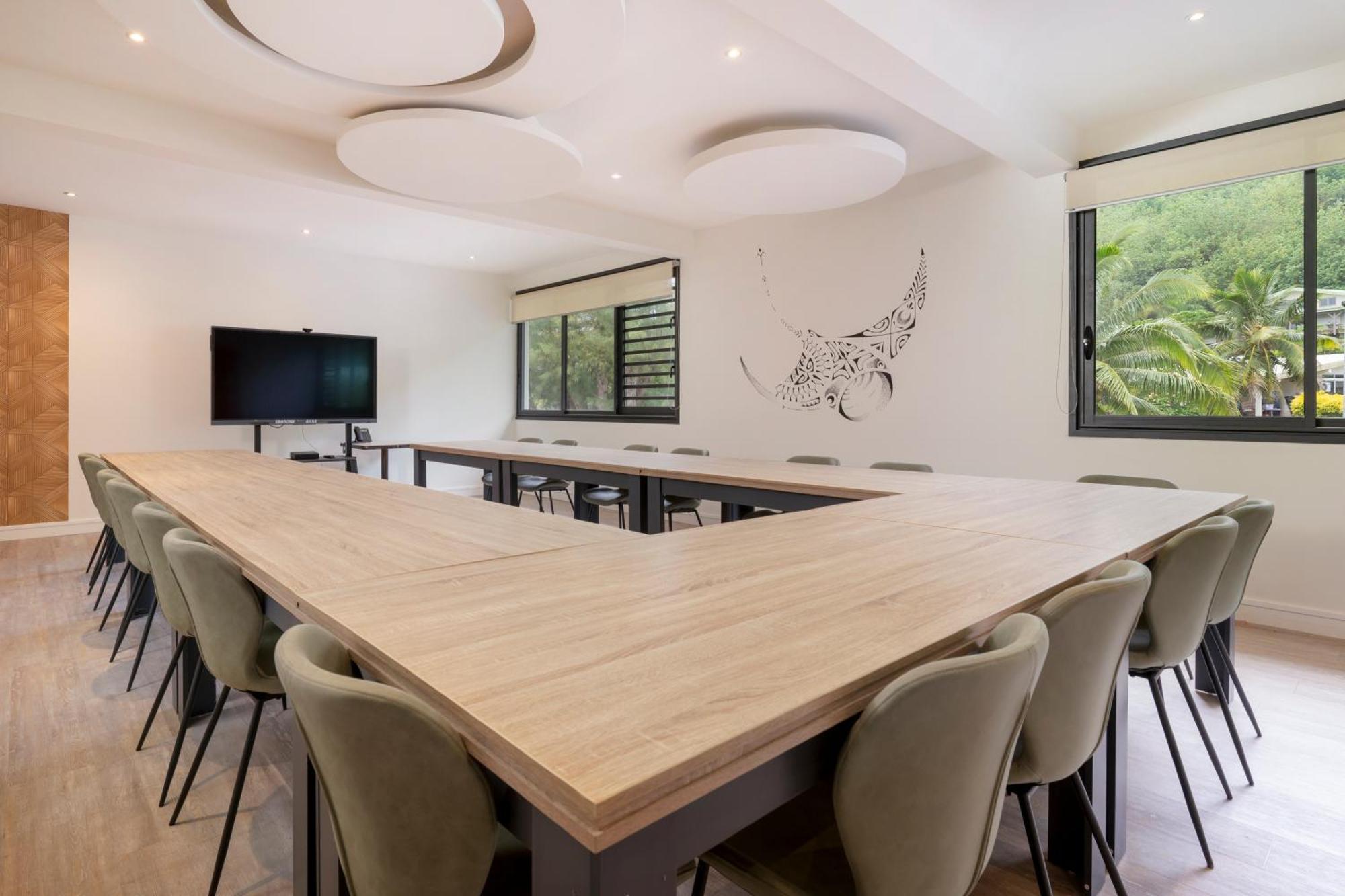 Cook'S Bay Hotel & Suites Paopao Ngoại thất bức ảnh